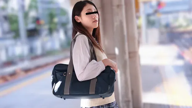 永瀬優香 - 制服娘を電車でイタズラ